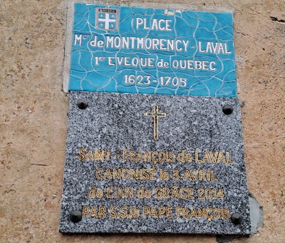 Plaque commémorative-Evêque canonisé