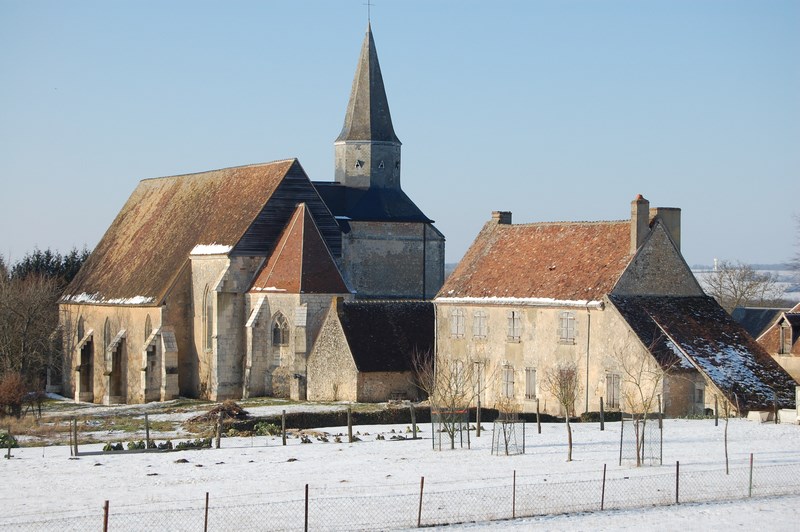 L'église et le presbytère d'Argenvilliers sous la neige